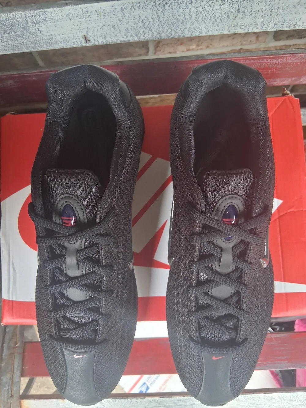 Nike Womens Shox Z  Black  Shoes with Visible Air Cushion